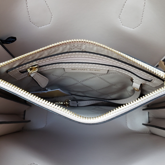 ⚠️LAST 1⚠️Michael Kors Mercer MD Acrdion Conv Tote - Picture 5 of 8